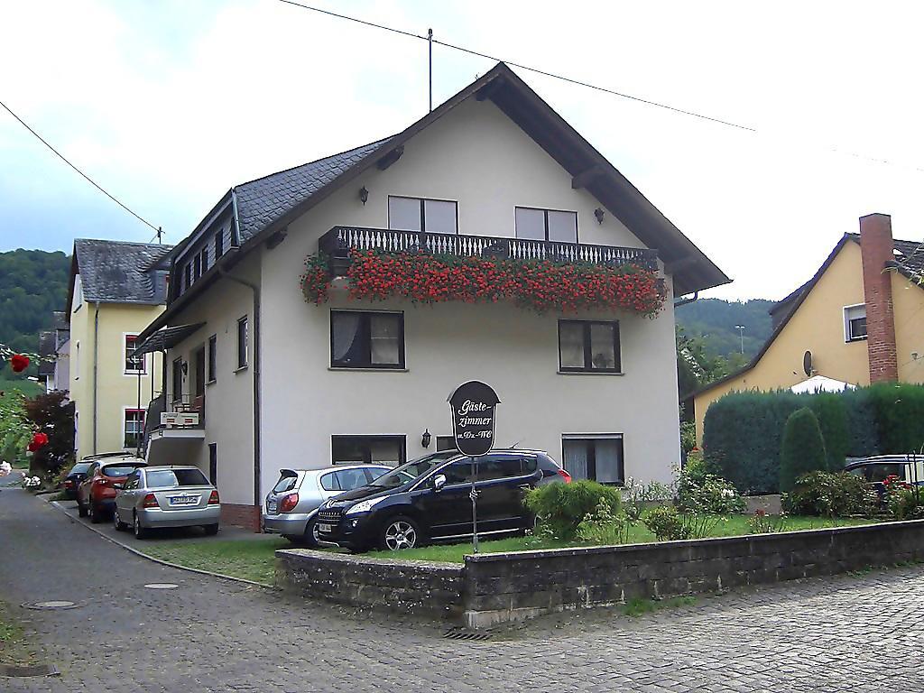 ホテルMosel-Gastehaus Kirch エルンスト エクステリア 写真